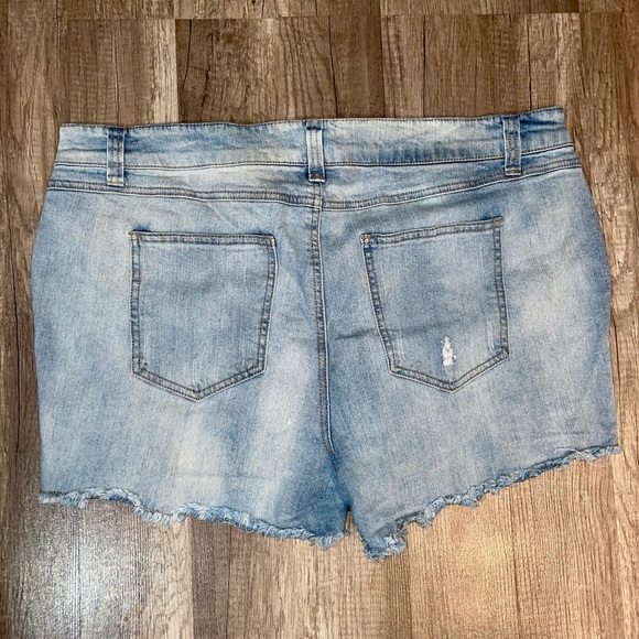 Forever 21 cut off jean shorts - Picture 6 of 6
